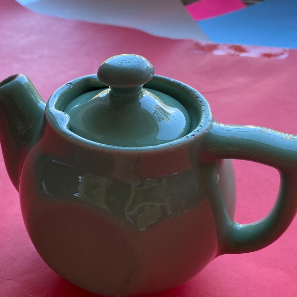 VINTAGE TEA POT